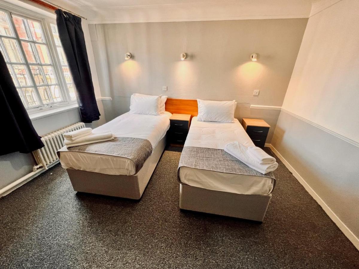 Sneyd Arms Hotel Tunstall Chatterley Экстерьер фото