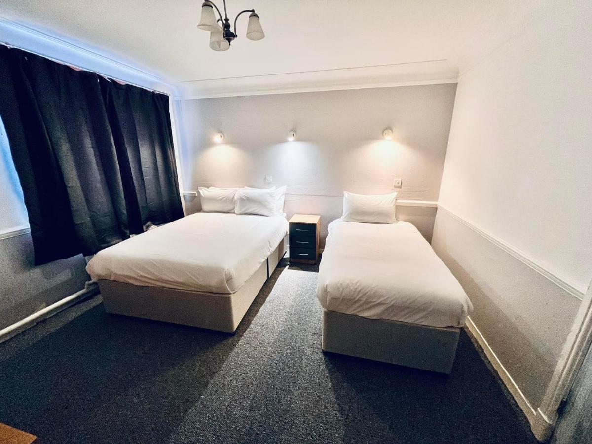 Sneyd Arms Hotel Tunstall Chatterley Экстерьер фото