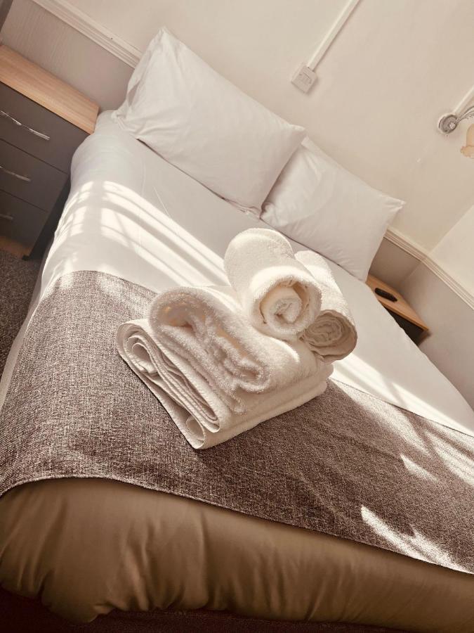 Sneyd Arms Hotel Tunstall Chatterley Экстерьер фото
